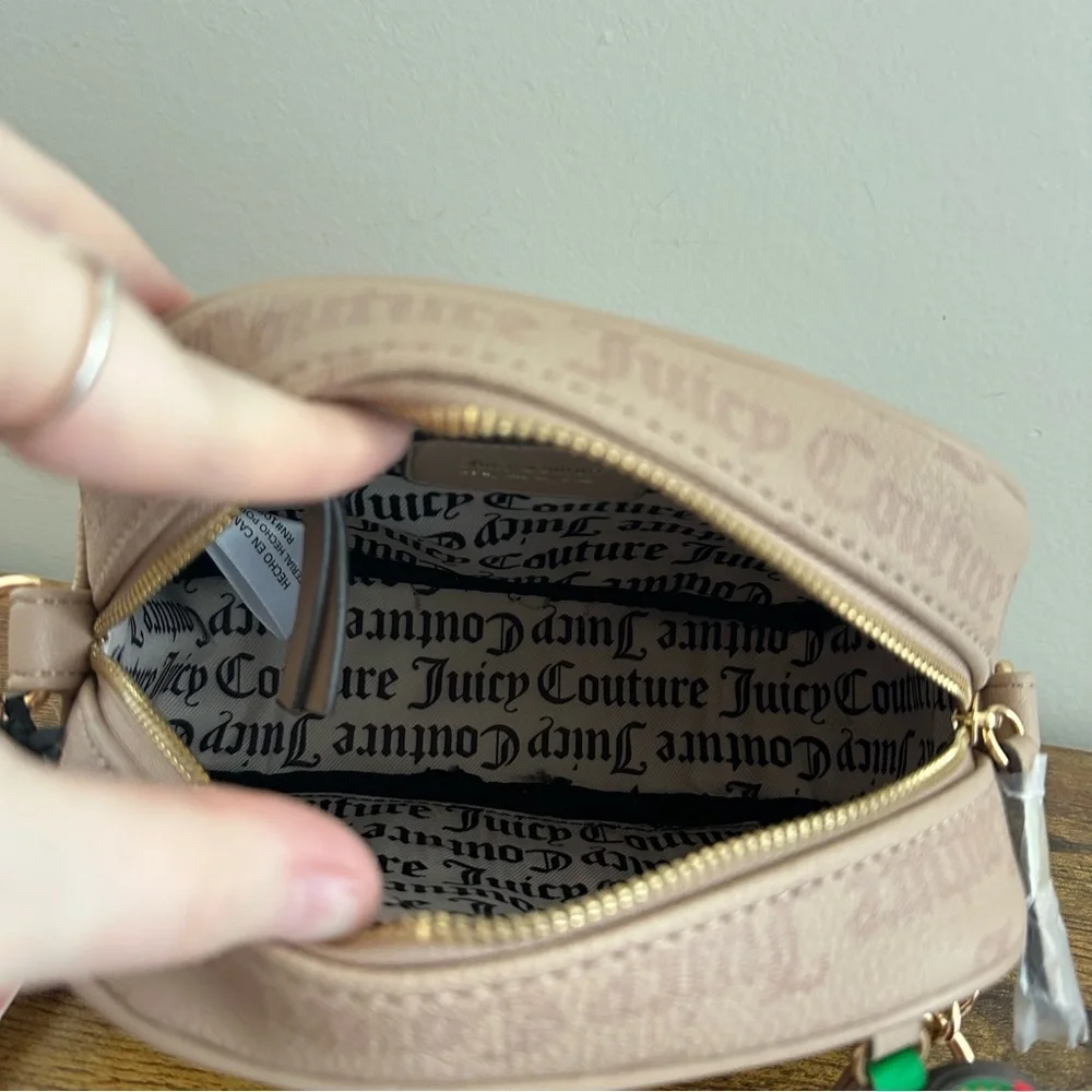 NWT Juicy Couture Freshly Picked Strawberry Camera Crossbody Bag Cafe Logo Dots - Picture 4 of 4